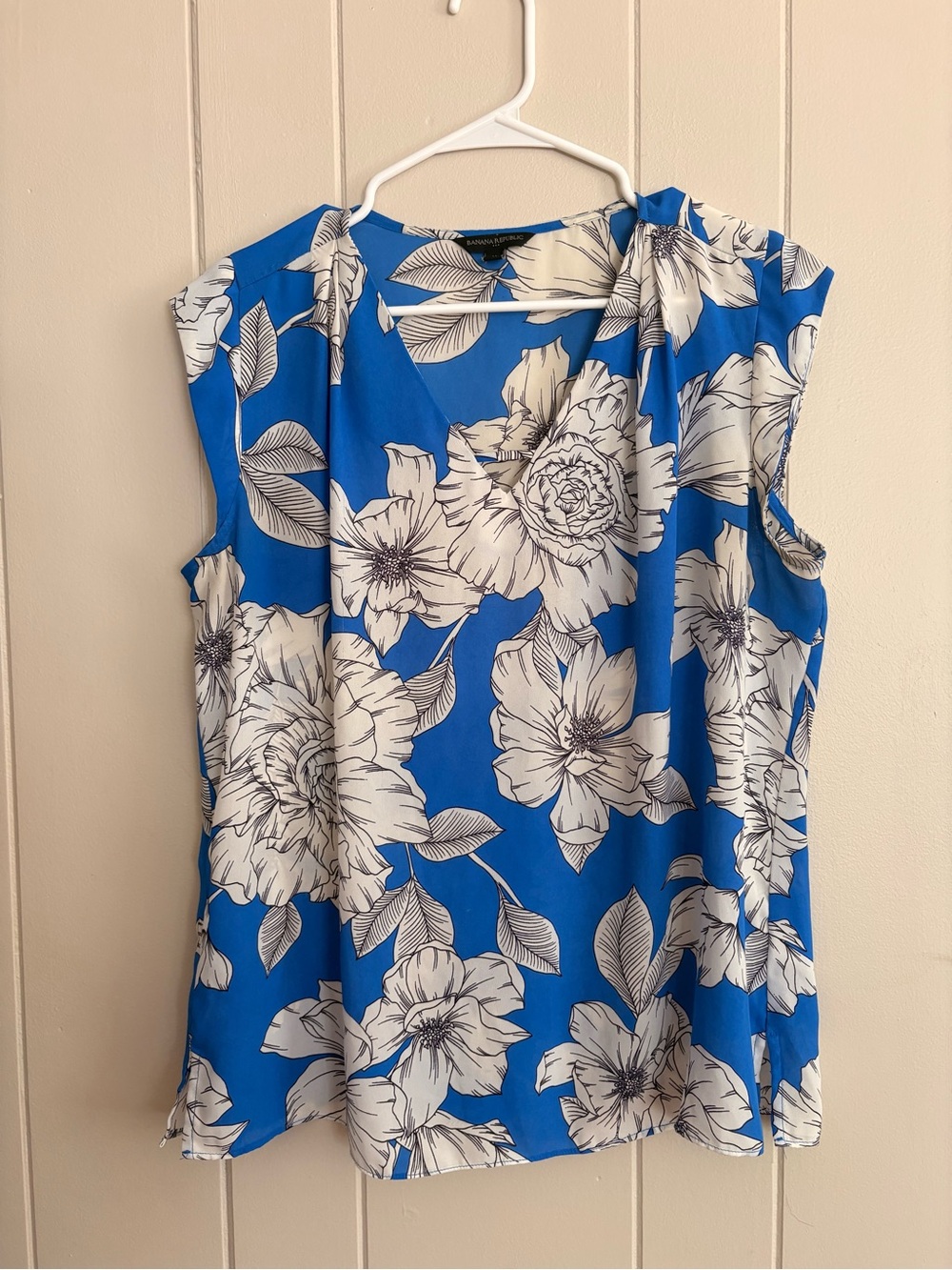 Banana Republic Blue and White Floral Sleeveless Blouse